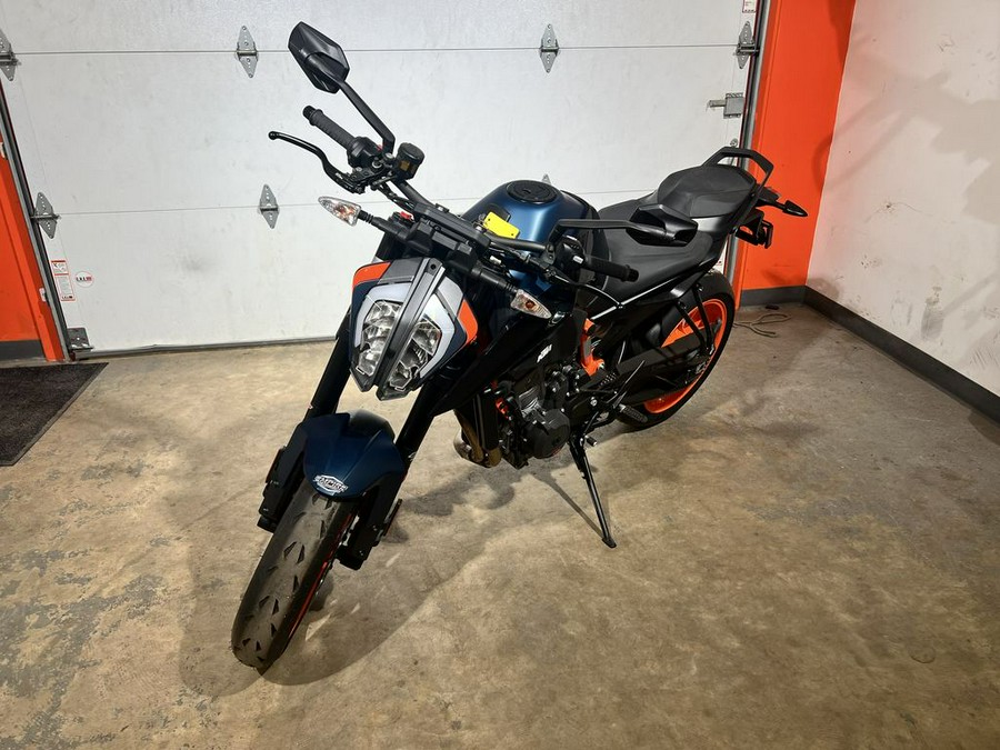 2023 KTM Duke 890 R