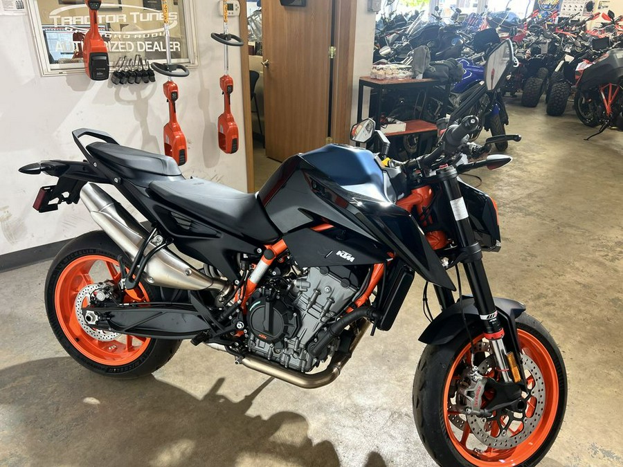 2023 KTM Duke 890 R