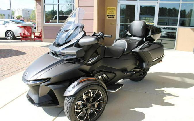 2022 Can-Am® Spyder RT Limited Dark Wheels