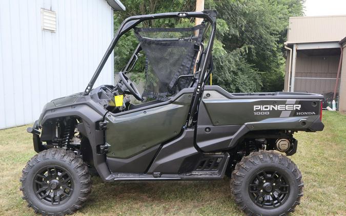 2025 Honda Pioneer 1000 Deluxe