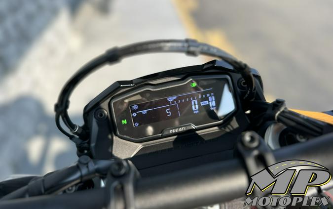 2027 Ducati Hypermotard 698 Mono Nera