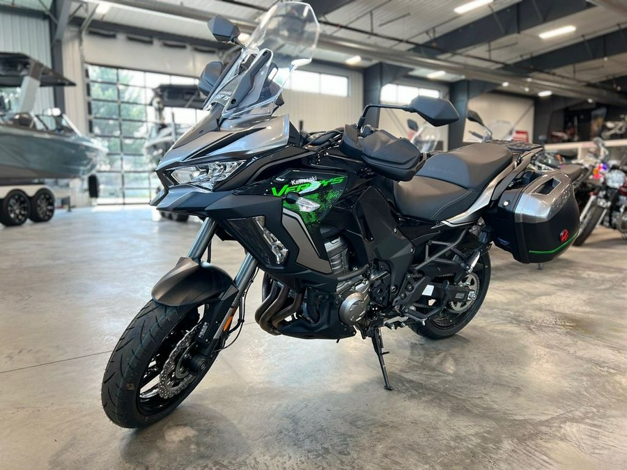 2022 Kawasaki Versys® 1000 SE LT+