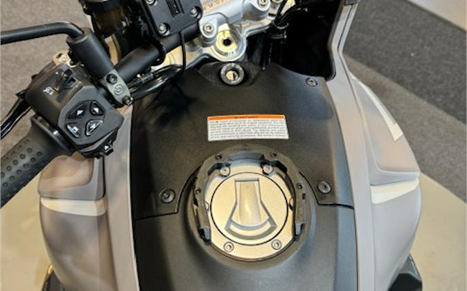 2023 Moto Guzzi V100 Mandello