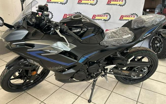2025 Kawasaki NINJA 500 ABS METALLIC BLACK/ MOONDUST GREY
