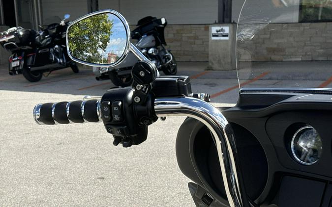 2020 Harley-Davidson® Tri Glide® Ultra Vivid Black