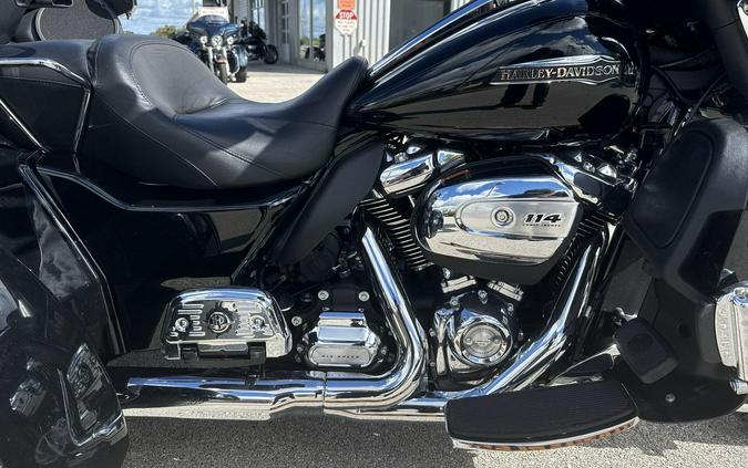 2020 Harley-Davidson® Tri Glide® Ultra Vivid Black