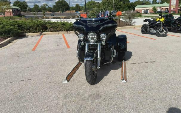 2020 Harley-Davidson® Tri Glide® Ultra Vivid Black