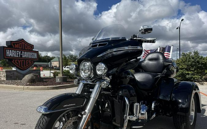2020 Harley-Davidson® Tri Glide® Ultra Vivid Black