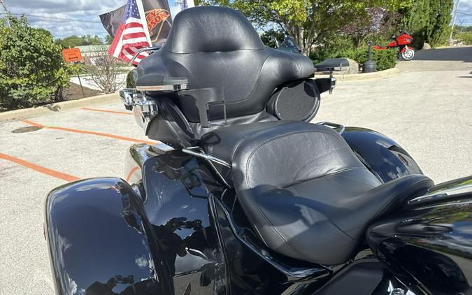 2020 Harley-Davidson® Tri Glide® Ultra Vivid Black