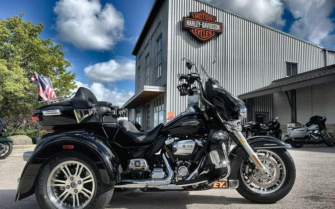2020 Harley-Davidson® Tri Glide® Ultra Vivid Black