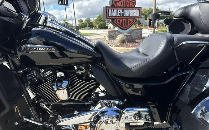 2020 Harley-Davidson® Tri Glide® Ultra Vivid Black