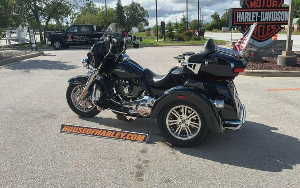 2020 Harley-Davidson® Tri Glide® Ultra Vivid Black