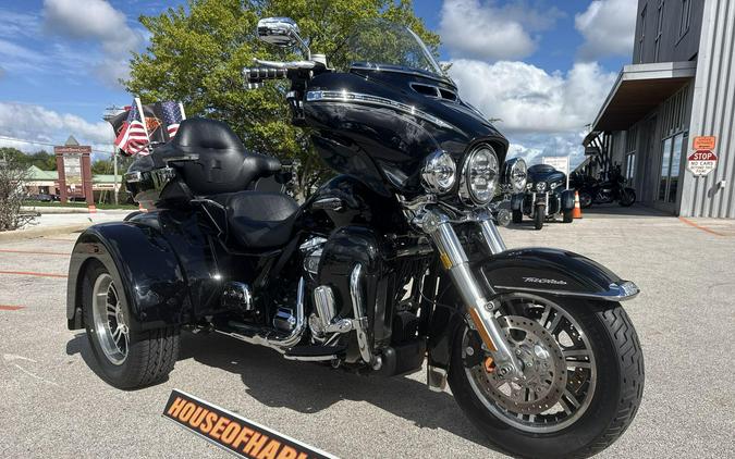 2020 Harley-Davidson® Tri Glide® Ultra Vivid Black