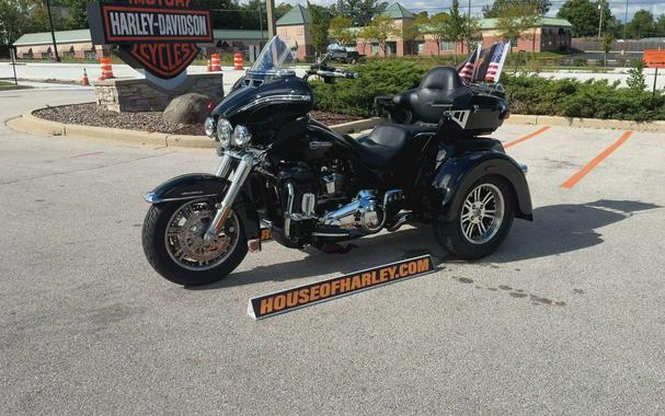 2020 Harley-Davidson® Tri Glide® Ultra Vivid Black