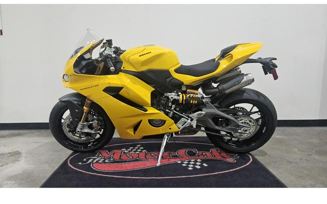2026 Panigale V2S YELLOW - Ducati