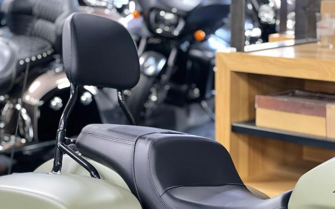 2025 Indian Motorcycle Challenger® Dark Horse® 112