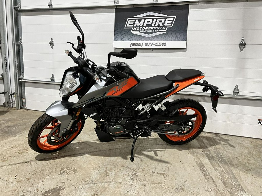 2023 KTM Duke 200