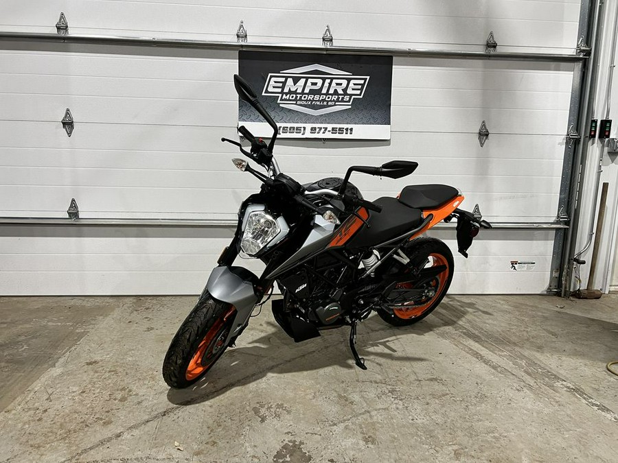 2023 KTM Duke 200