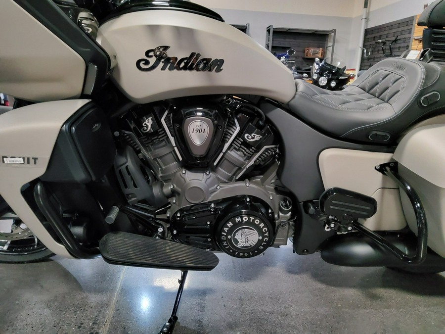 2023 Indian Motorcycle® Pursuit Dark Horse®