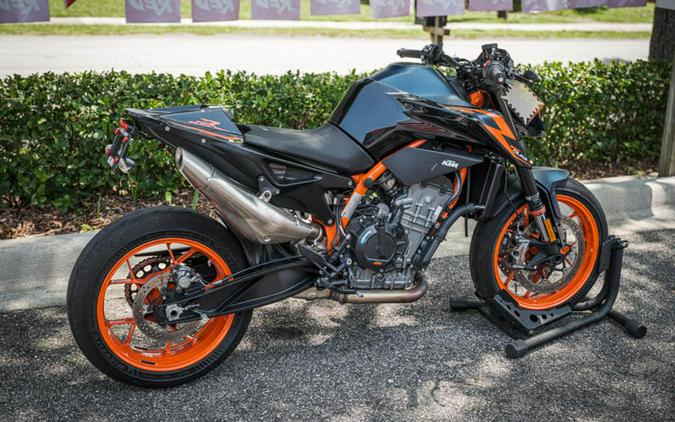 2022 KTM 890 Duke R