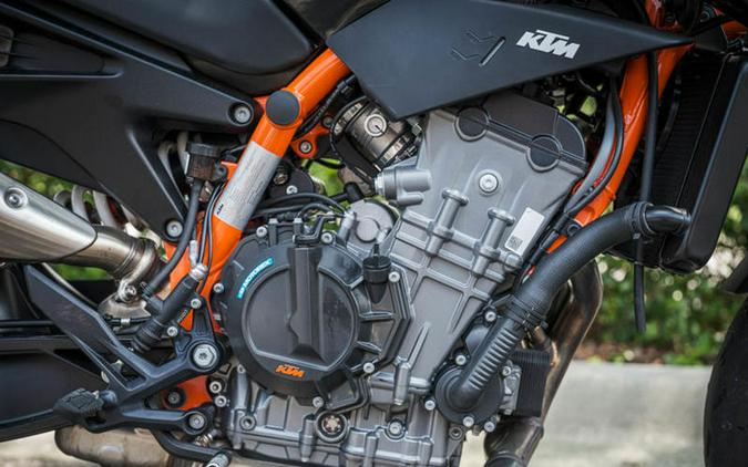 2022 KTM 890 Duke R