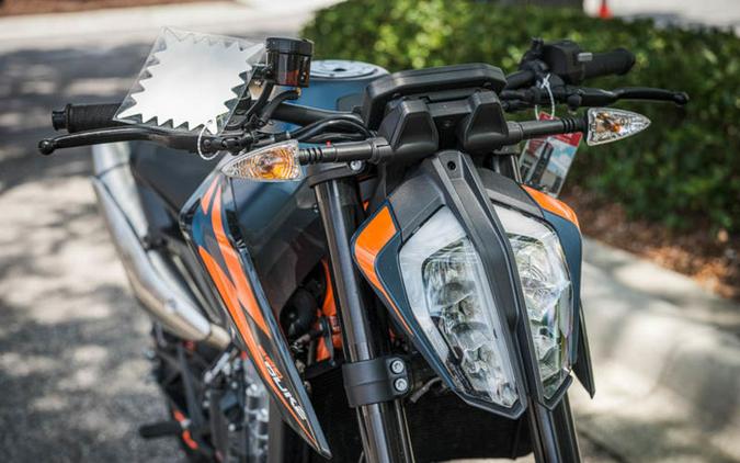 2022 KTM 890 Duke R