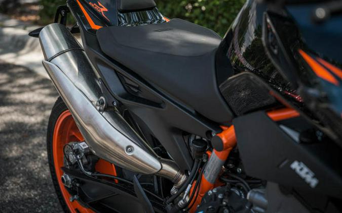 2022 KTM 890 Duke R