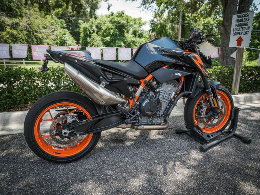 2022 KTM 890 Duke R