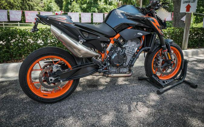 2022 KTM 890 Duke R