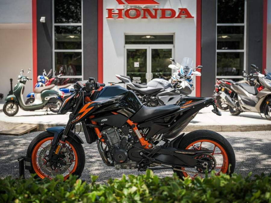 2022 KTM 890 Duke R