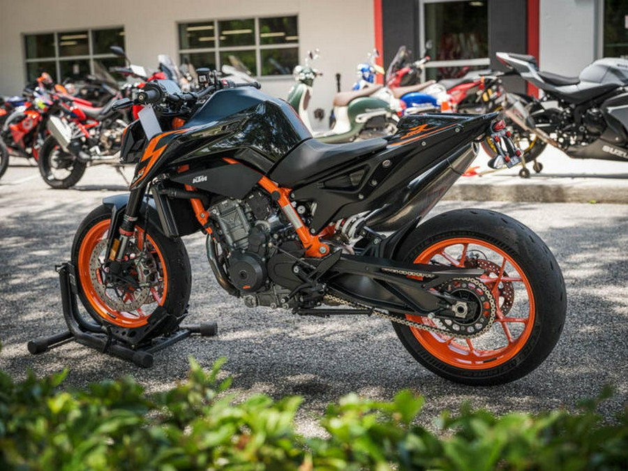 2022 KTM 890 Duke R