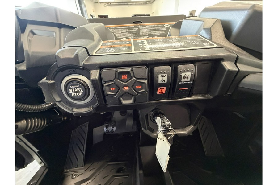 2026 COMMANDER XT 700 - Can-Am