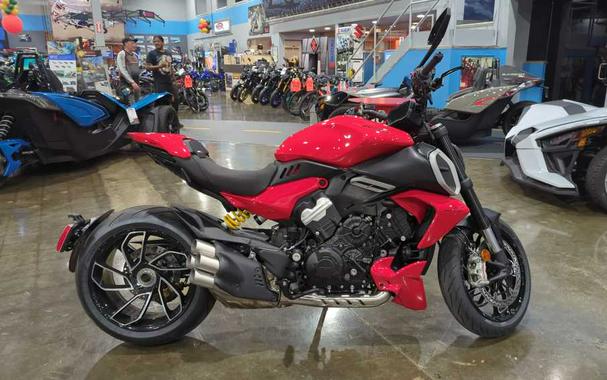 2023 Ducati Diavel V4 First Look [A Dozen Fast Facts + 28 Photos]