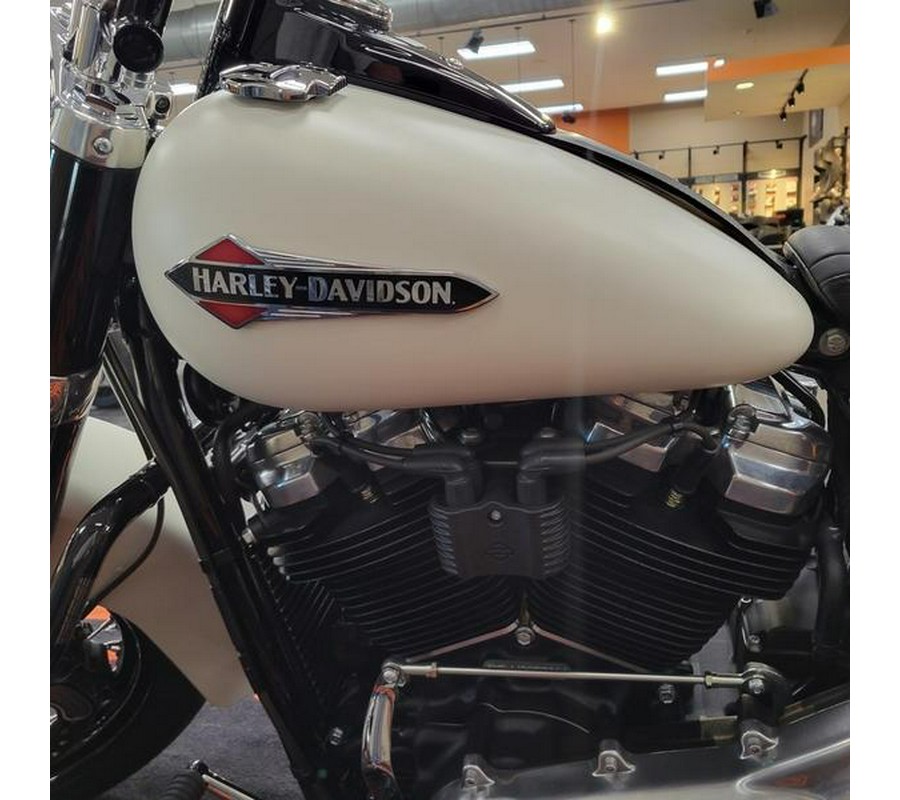 2018 Harley-Davidson® FLSL - Softail® Softail Slim®