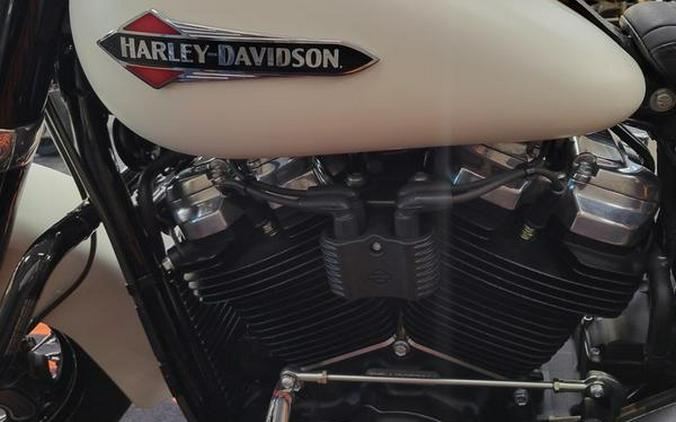 2018 Harley-Davidson® FLSL - Softail® Softail Slim®