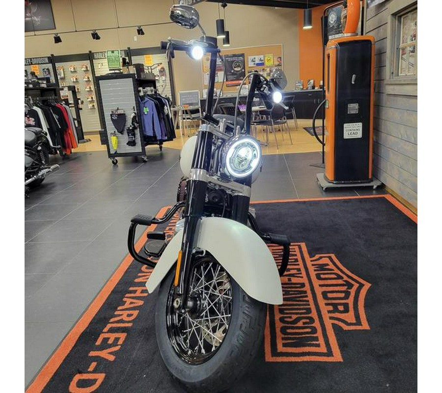 2018 Harley-Davidson® FLSL - Softail® Softail Slim®