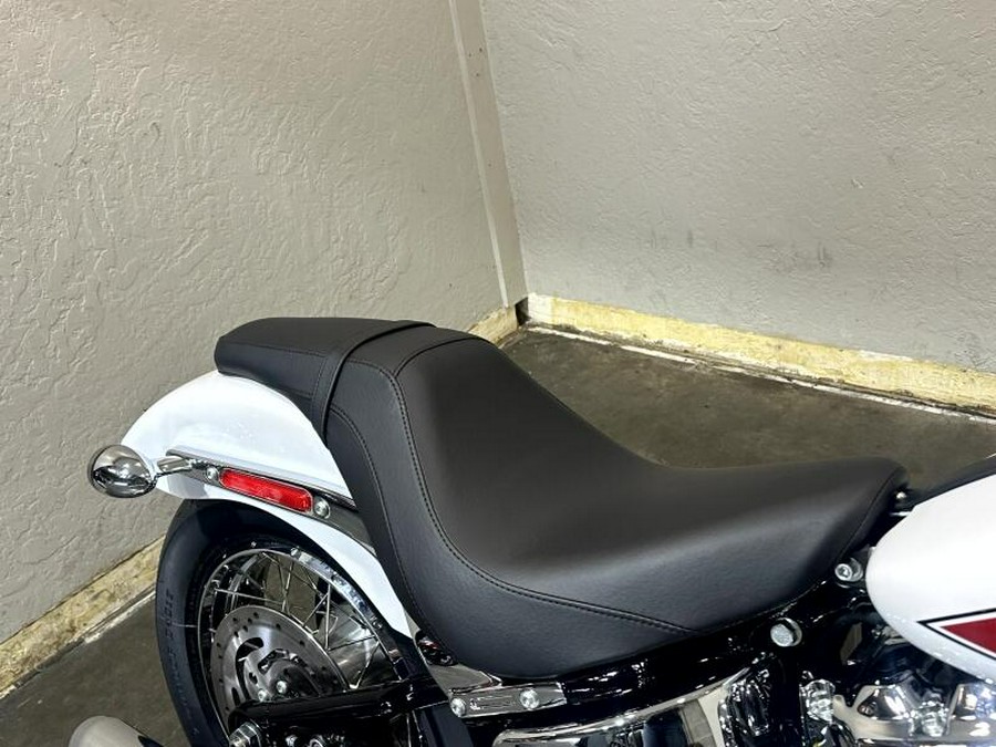 2026 Harley-Davidson® Super Glide® White Onyx Pearl