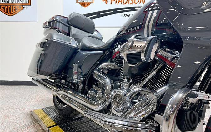 2019 Harley-Davidson CVO Road Glide FLTRXSE 22,045 Miles Lightning Silver and Charred Steel