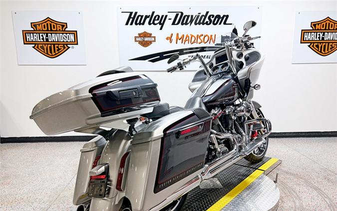 2019 Harley-Davidson CVO Road Glide FLTRXSE 22,045 Miles Lightning Silver and Charred Steel