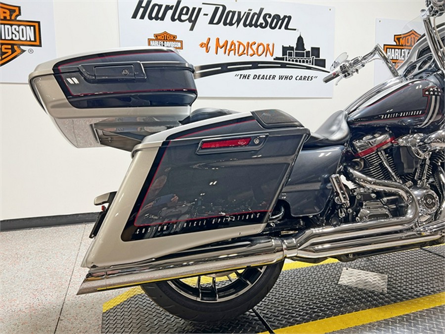 2019 Harley-Davidson CVO Road Glide FLTRXSE 22,045 Miles Lightning Silver and Charred Steel