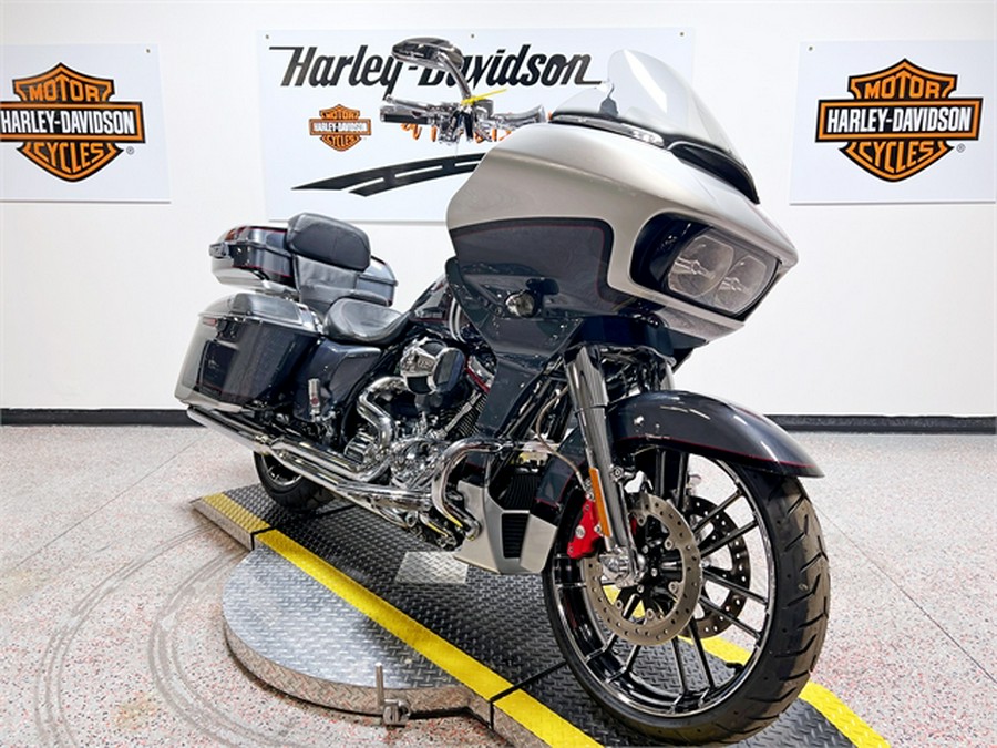 2019 Harley-Davidson CVO Road Glide FLTRXSE 22,045 Miles Lightning Silver and Charred Steel