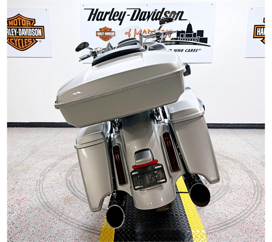 2019 Harley-Davidson CVO Road Glide FLTRXSE 22,045 Miles Lightning Silver and Charred Steel