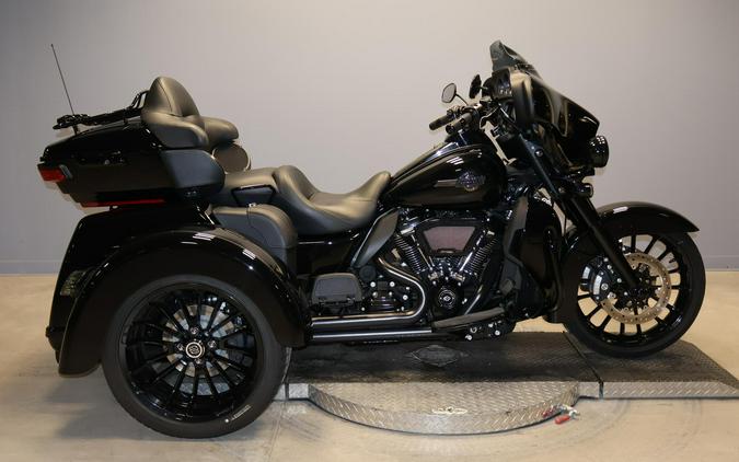 2025 Harley-Davidson Tri Glide Ultra FLHTCUTG