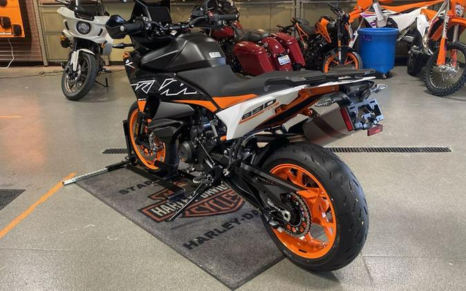 2024 KTM 890 SMT