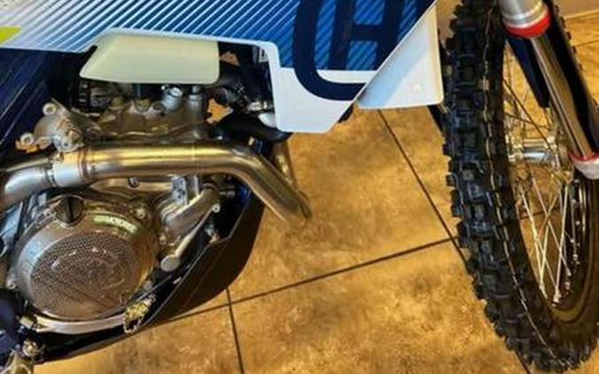 2023 Husqvarna FE 450 First Look [6 Fast Facts – New Model]