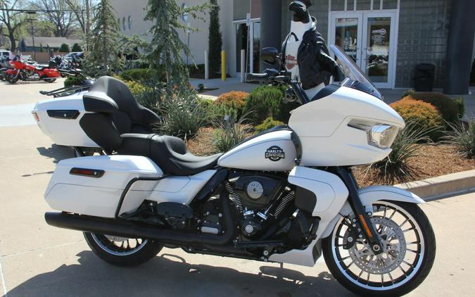 2026 Harley-Davidson Road Glide Limited White Onyx Pearl