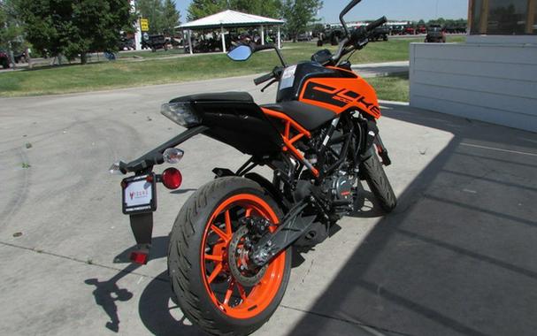 2023 KTM 200 Duke
