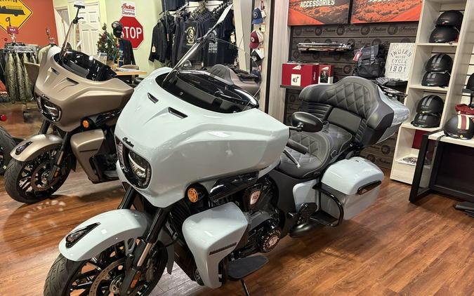 2025 Roadmaster® PowerPlus Dark Horse® 112 Storm Gray - Indian Motorcycle