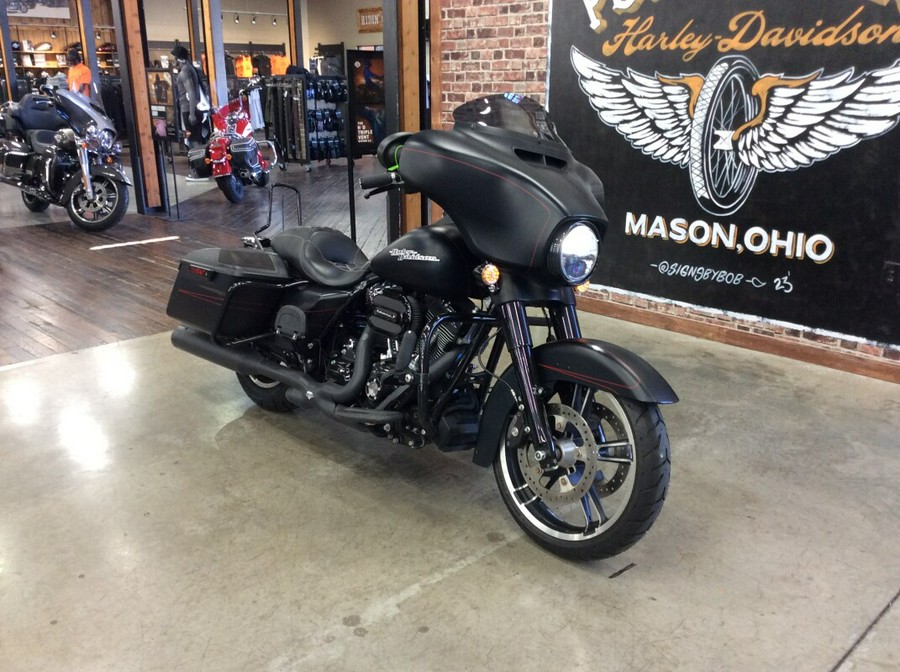 2016 Harley-Davidson<sup>®</sup> Street Glide<sup>®</sup> Special