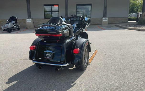 2016 Harley-Davidson® Tri Glide® Ultra Vivid Black